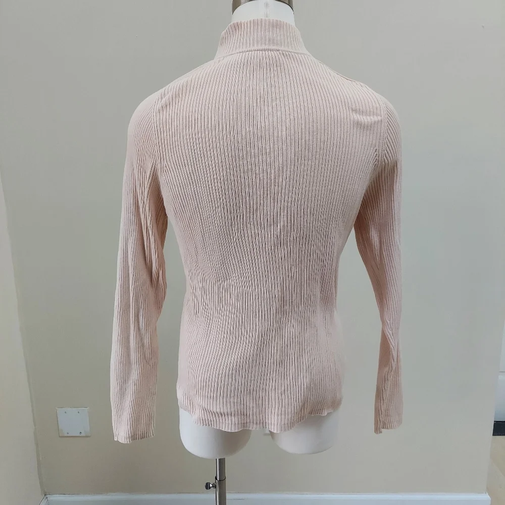 DKNY JEANS long sleeve light weight ribbed turtleneck sweater.